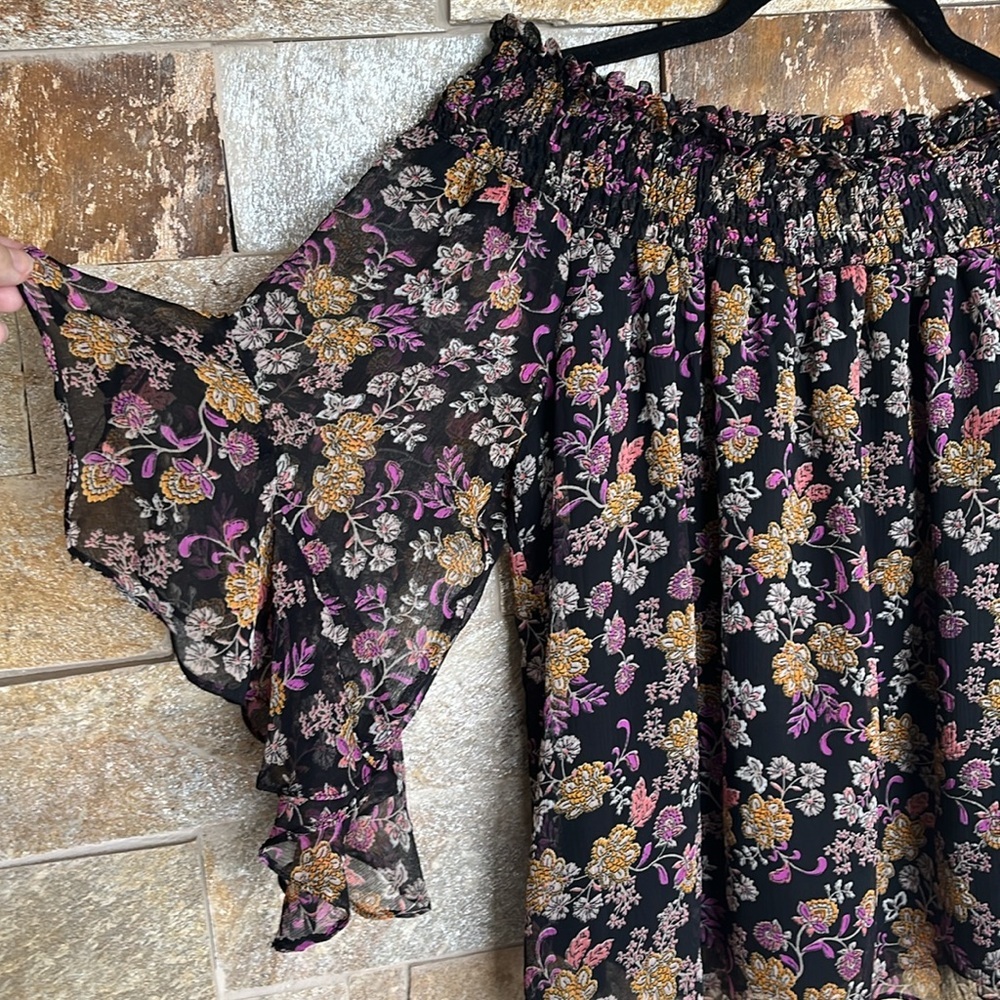 1.State Off-the-Shoulders Top